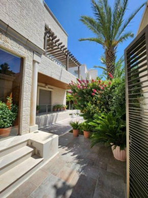 Abdoun Circle Lux Villa 900sqm